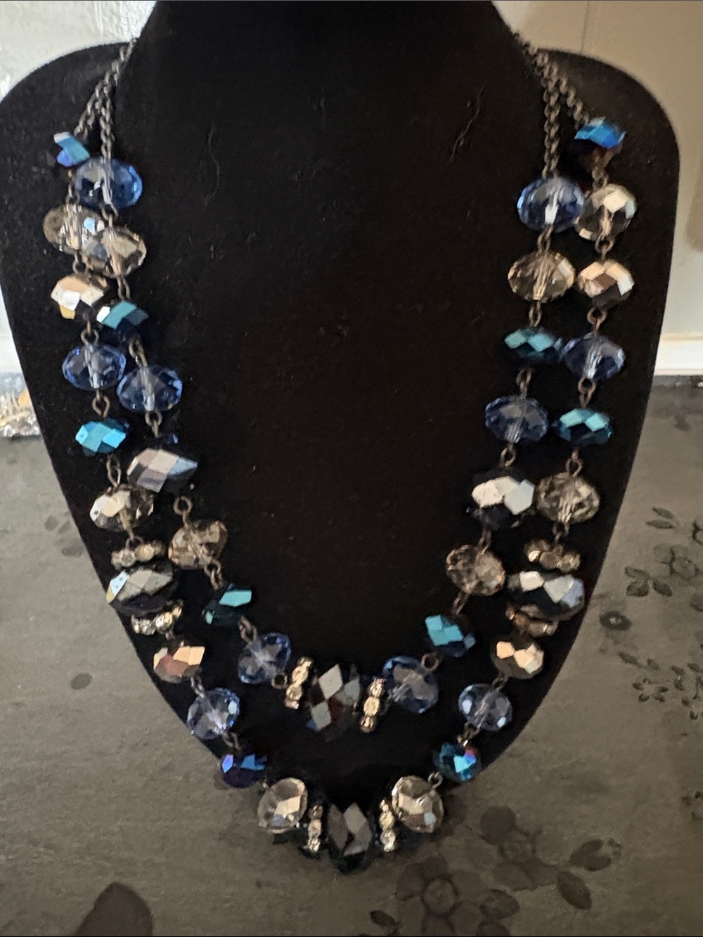 CROWN TRIFARI VINTAGE 2-STRAND FACETED FLUORESCENT BEADED 16-18" NECKLACE